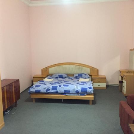 Noy Hostel Jerevan Buitenkant foto