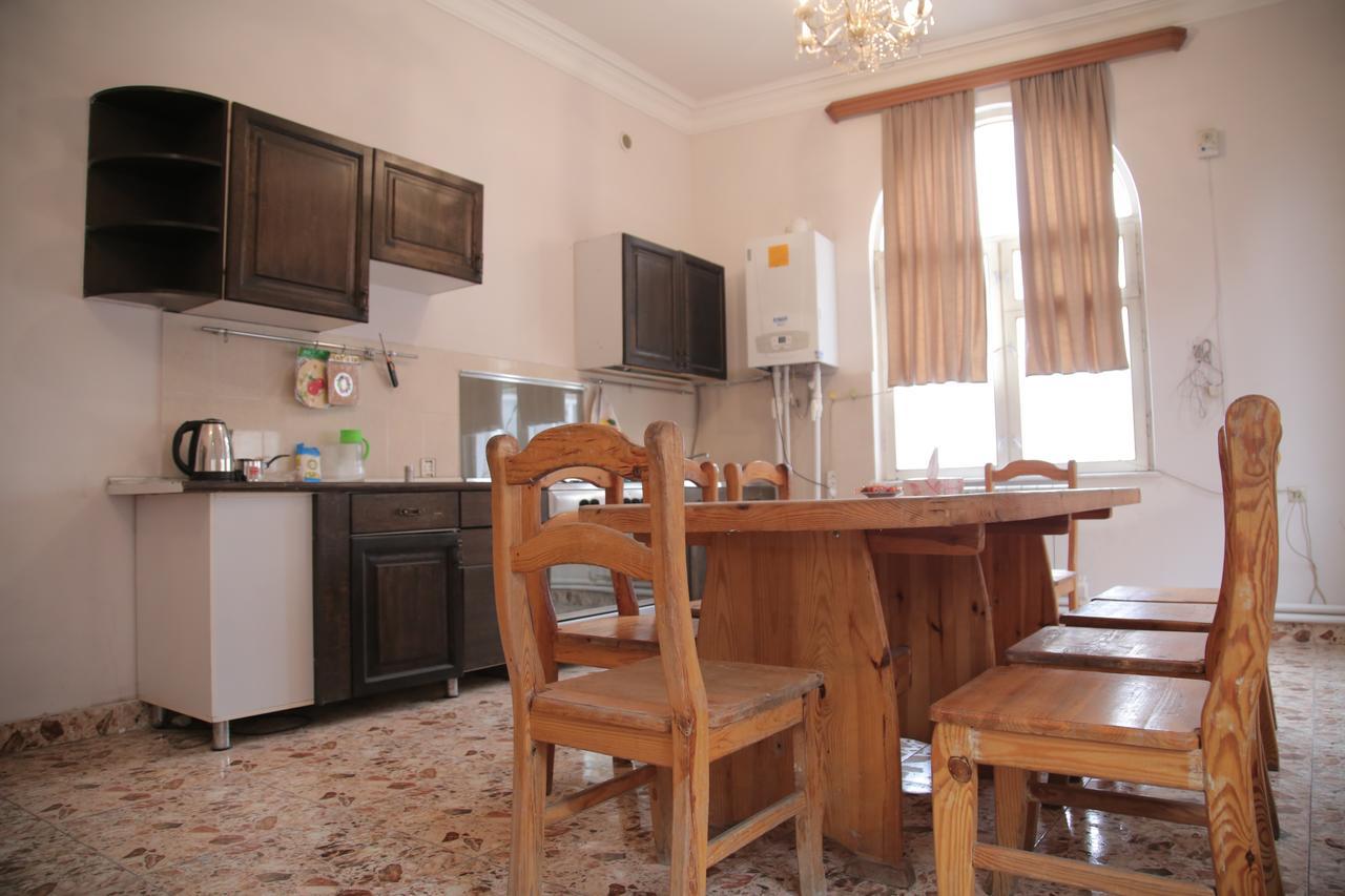 Noy Hostel Jerevan Buitenkant foto