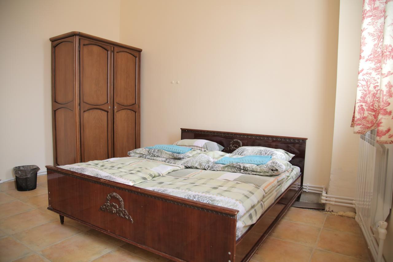 Noy Hostel Jerevan Buitenkant foto