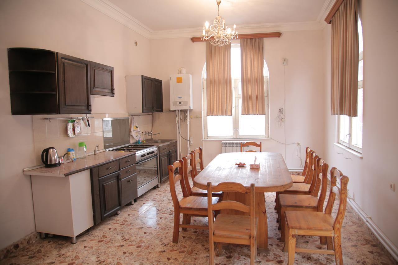 Noy Hostel Jerevan Buitenkant foto