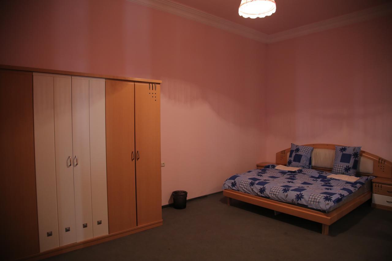 Noy Hostel Jerevan Buitenkant foto