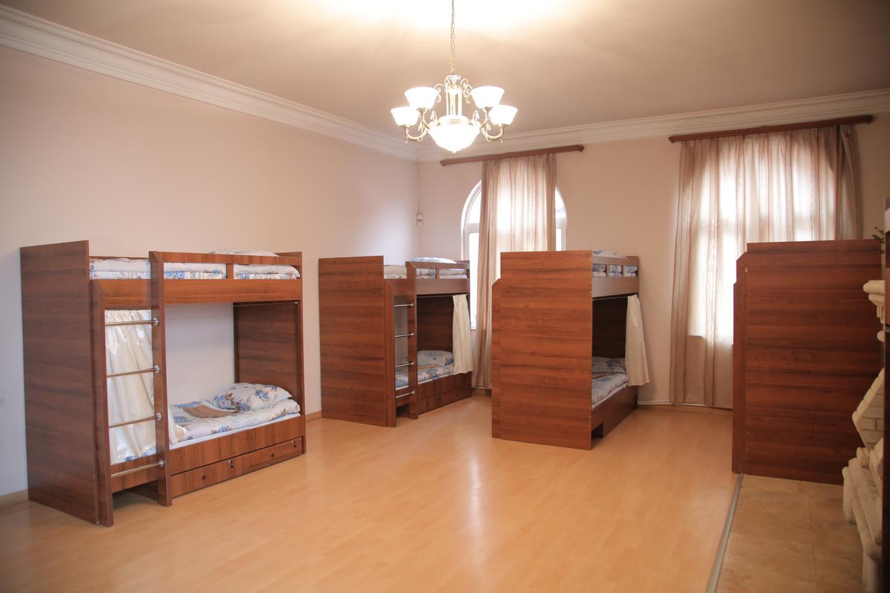 Noy Hostel Jerevan Buitenkant foto